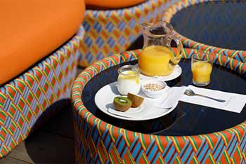 The Roof Sky Bar, piscina con terraza chill out